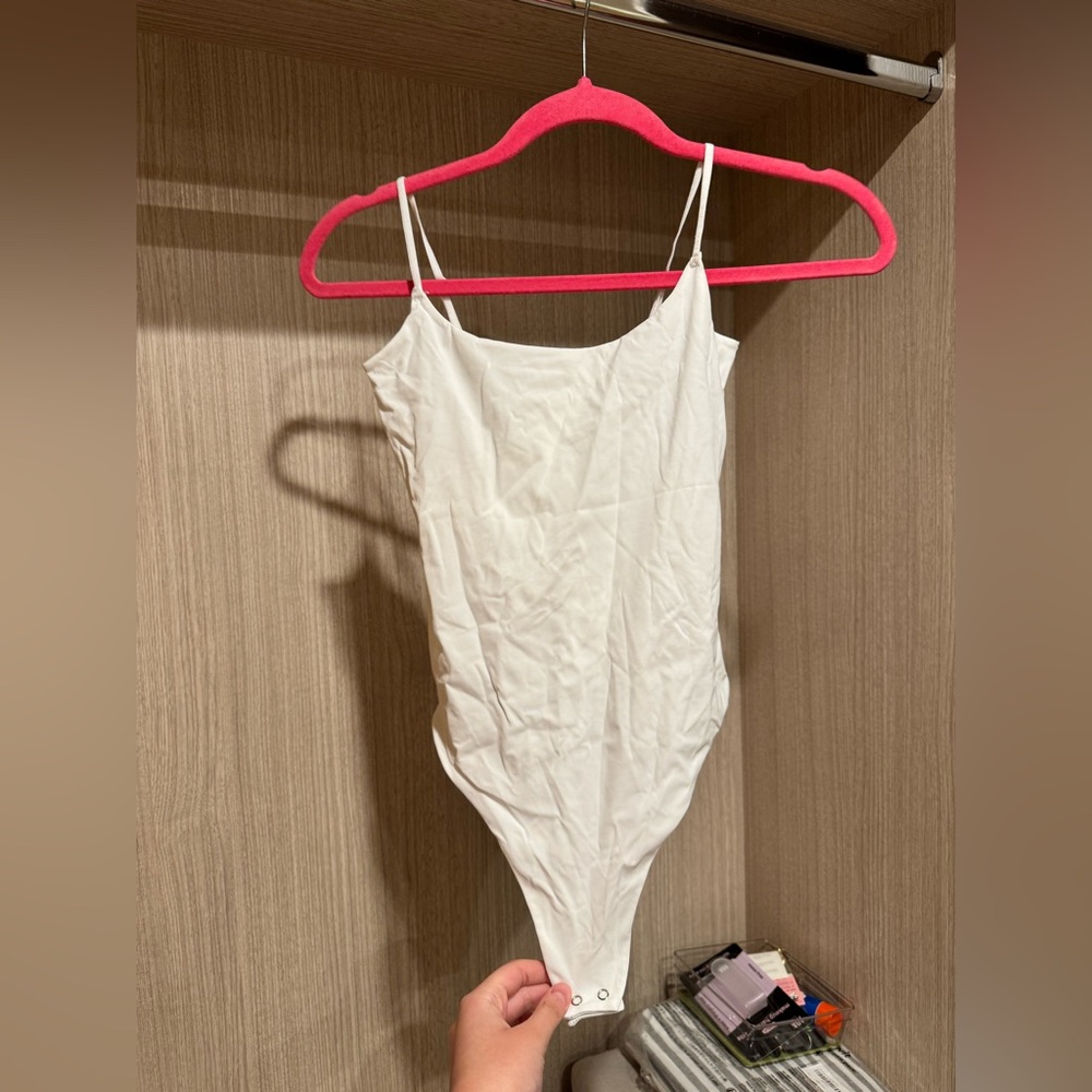 ANWND OOTDFASH White Spaghetti Strap Bodysuit